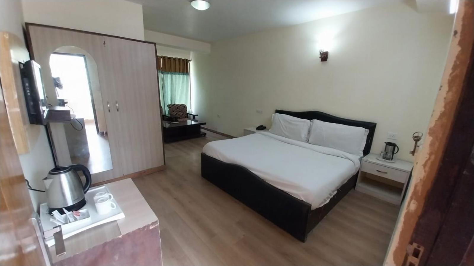 The Royal Grand, Manali Otel Jagatsukh Dış mekan fotoğraf